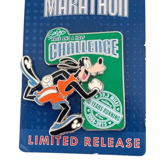 Walt Disney World Marathon 2015 Goofy Race and A Half Challenge 39.3 Miles Pin - Picture 5 of 7